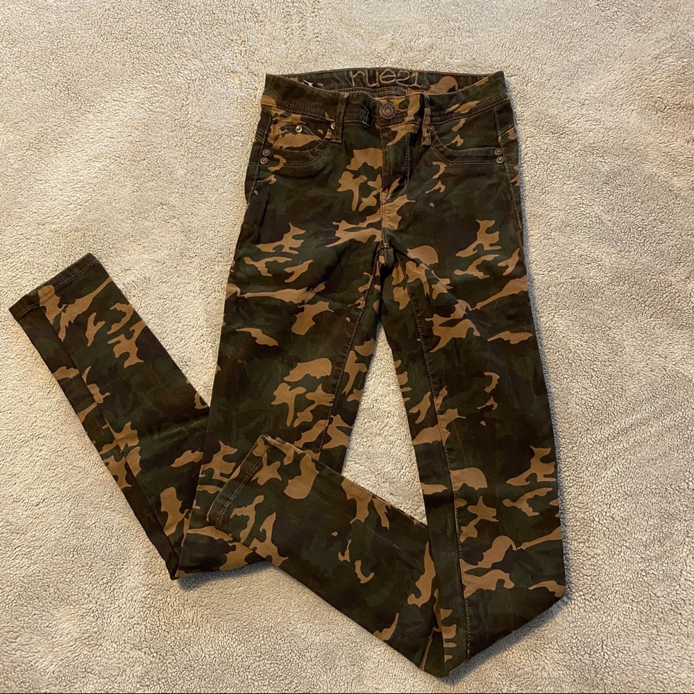 Rue 21 Women's Camo Jeans Size 1/2